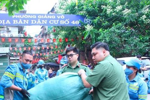 Phường Giảng Võ duy trì xử lý các 'điểm nghẽn' rác thải