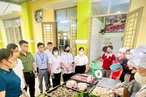 Xã Bất Bạt tăng cường kiểm tra, bảo đảm an toàn thực phẩm trong các trường học
