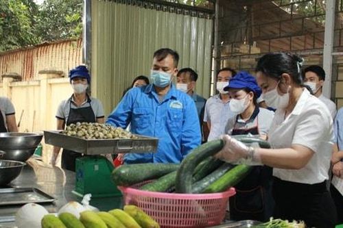 Xã Trung Giã: Siết chặt quy trình đầu vào đến từng suất ăn của học sinh