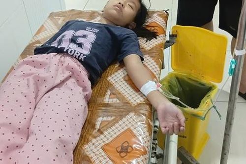 Hơn 20 người nhập viện ở Nghệ An nghi ngộ độc sau ăn bánh mì