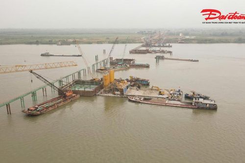 Công trường Cầu Hồng Hà: Tăng tốc thi công trụ cầu, chạy đua trước mùa lũ