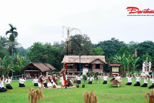 Tái hiện Lễ mừng lúa mới của người Chu Ru tại Làng Văn hóa các dân tộc Việt Nam