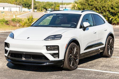 Xe điện Porsche Macan Turbo Electric rớt giá hơn 33.000 USD sau 1 năm