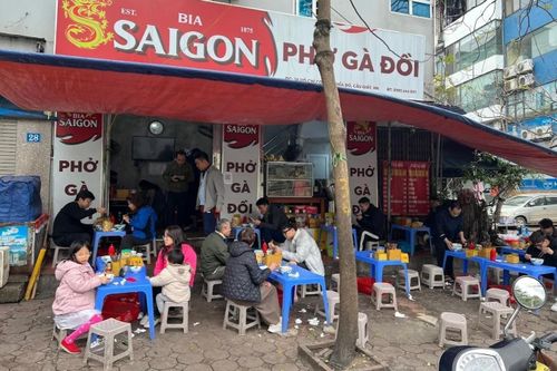 Quán phở gà đồi nổi tiếng ở Hà Nội bị xử phạt