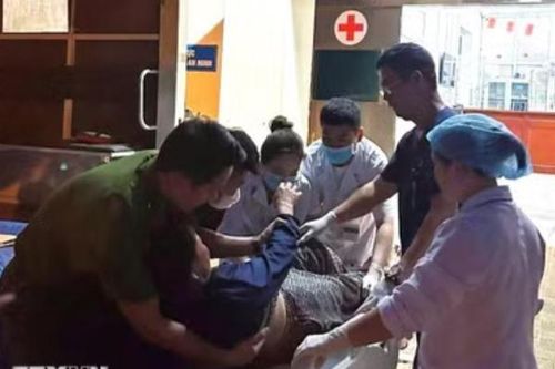 Cứu kịp thời một phụ nữ bị thương nặng sau tai nạn trên Quốc lộ 48