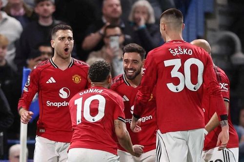 Man Utd hạ Chelsea, 'áp sát' vé Champions League