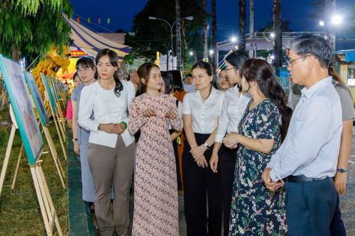 Triển lãm ký họa kháng chiến 'Ký ức tháng Tư - Non sông thống nhất'