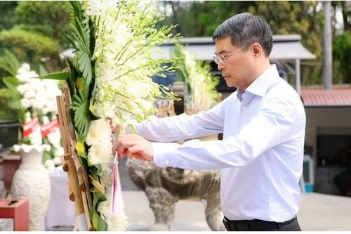 Thủ tướng Chính phủ Lê Minh Hưng dâng hương tại Ngã ba Đồng Lộc