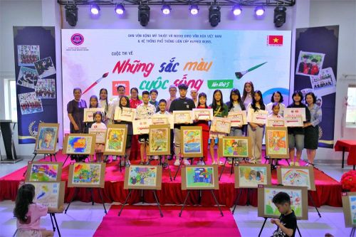 'Những sắc màu cuộc sống': Khi hội họa nuôi dưỡng tâm hồn trẻ thơ