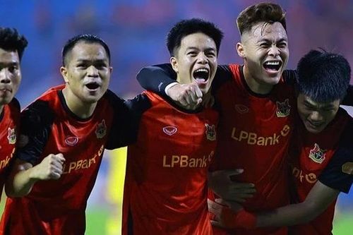 CLB Ninh Bình củng cố vị trí thứ ba