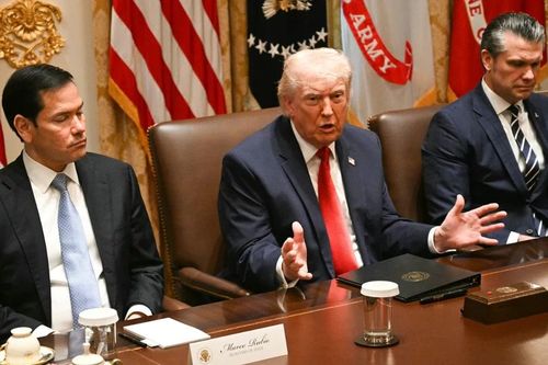 [Video] Tổng thống Mỹ D. Trump triệu tập họp khẩn về căng thẳng với Iran