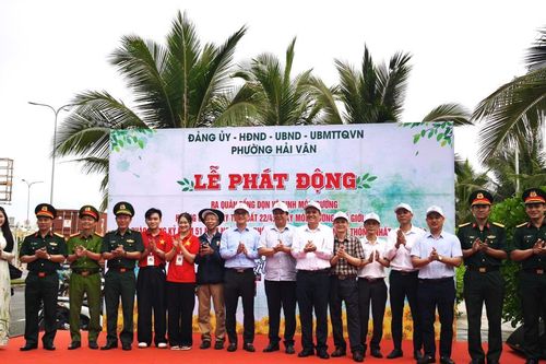 Gần 1.000 người dân phường Hải Vân ra quân tổng dọn vệ sinh môi trường