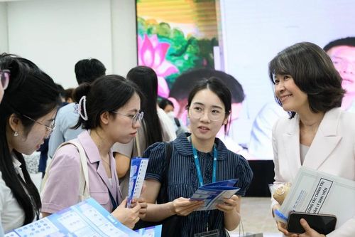 Hơn 50 doanh nghiệp 'trải thảm đỏ' đón nhân sự chất lượng cao tại Ngày hội hướng nghiệp của Học viện Ngoại giao