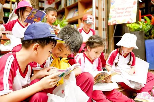 Từ đọc nhanh đến đọc sâu: Bài toán của thời đại số