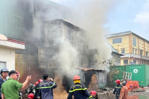 TPHCM: Khống chế hỏa hoạn tại xưởng gỗ trên đường Mỹ Phước – Tân Vạn