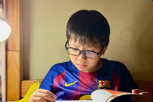 Học sinh người dân tộc Ê-đê háo hức được 'đi máy bay' dự Chung kết AIMO