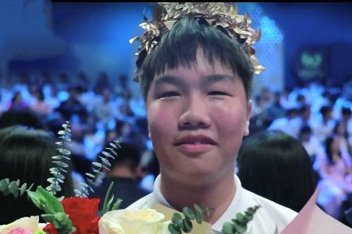 Nam sinh Phú Thọ ngược dòng giành vòng nguyệt quế, lọt vào trận quý Đường lên đỉnh Olympia