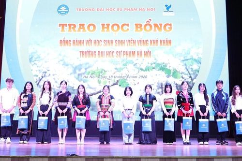 16 sinh viên nhận học bổng đồng hành cùng học sinh, sinh viên vùng khó khăn