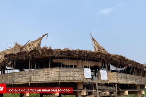Quảng Ngãi: Mưa lớn khiến 2 nhà rông đổ sập, hàng chục căn nhà hư hỏng