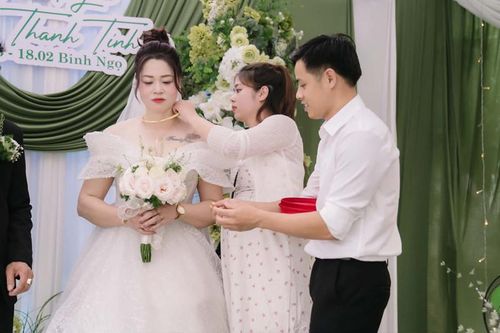 Cô dâu U50 ở Hưng Yên tái hôn sau 28 năm, đám cưới 55 mâm rộn ràng