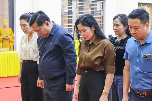 Thứ trưởng Nguyễn Hải Trung viếng Trưởng lão Hòa thượng Thích Thanh Dục