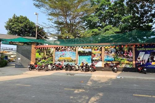 Chuyển về nơi ở mới hơn 1 tháng, bé trai tử vong thương tâm trong hồ bơi gần nhà