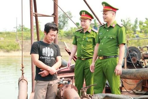Nhận diện khó khăn, tăng cường đấu tranh với 'cát tặc' trên sông Lam