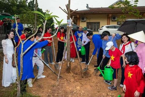 Khởi động dự án 'Cung đường hoa gạo thắp sáng Đền Hùng'