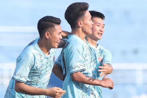 Quảng Ngãi FC thắng ngược đầy cảm xúc, tình yêu bóng đá lan tỏa khắp quê nhà