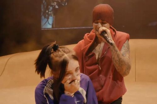 Justin Bieber gây sốt khi hát tặng Billie Eilish ngay trên sân khấu Coachella