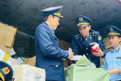 TP. Huế: Xử phạt hơn 1,3 tỷ đồng về buôn lậu, gian lận thương mại