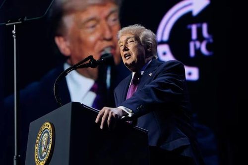 Tổng thống Trump: 'Nhiều tài liệu thú vị' về UFO sẽ sớm được công bố