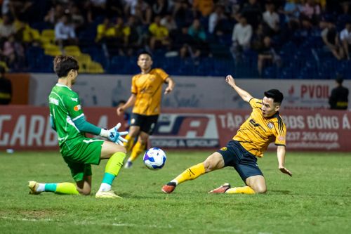 Đông Á Thanh Hóa chia điểm tiếc nuối trước SLNA