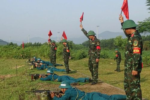 Bắn đạn thật tại thao trường huấn luyện suối Nước Mó vào ngày 20-4