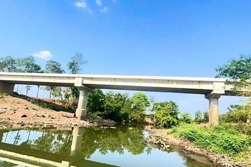 Cầu Piơr 1 thi công dang dở, người dân chật vật vượt ngầm tràn