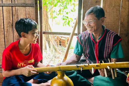 Gìn giữ giá trị văn hóa truyền thống từ trái bầu khô