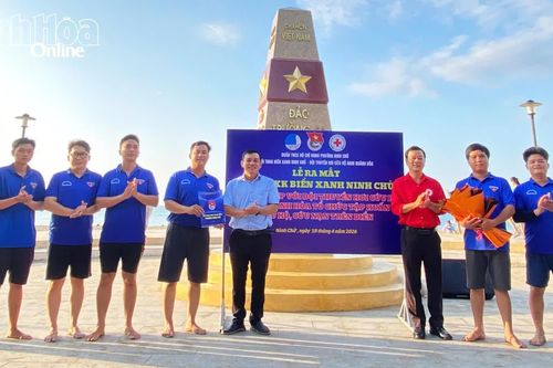 Ra mắt Đội Thanh niên xung kích Biển Xanh Ninh Chử
