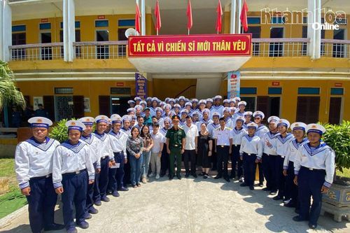 Gần 1.300 thân nhân thăm, động viên chiến sĩ mới tại Lữ đoàn 957
