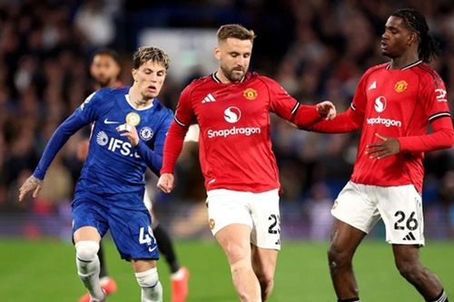 Luke Shaw rực sáng và bản lĩnh Quỷ đỏ giúp MU quật ngã Chelsea tại Stamford Bridge sau 6 năm
