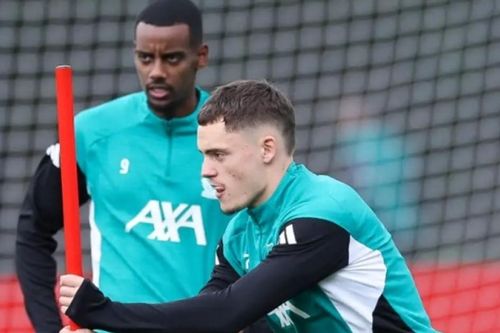 Liverpool bên bờ vực sụp đổ: Dự án 450 triệu bảng của Arne Slot và cú sốc Hugo Ekitike