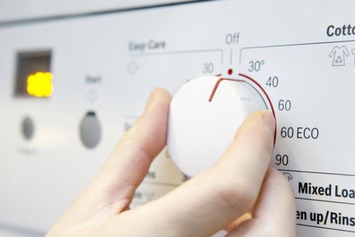 Mẹo tiết kiệm điện máy giặt bằng cách kiểm soát chế độ giặt nước nóng