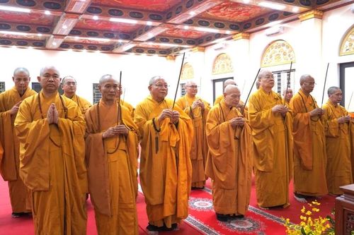 Trung ương GHPGVN cùng các phái đoàn viếng tang Trưởng lão Hòa thượng Thích Thanh Dục