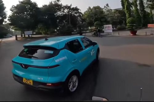 CSGT Đồng Nai mở đường đưa sản phụ đến bệnh viện 'vượt cạn'