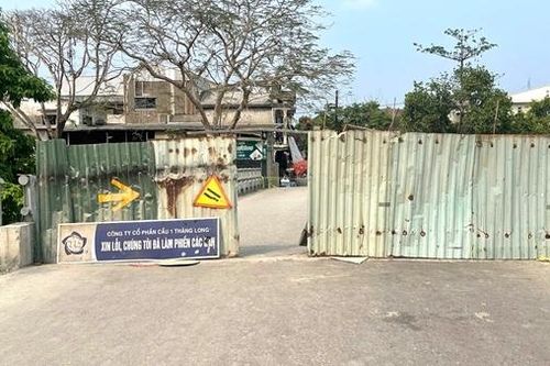 Huế: Cầu xây xong nhưng vẫn phải rào chắn vì... chờ đường