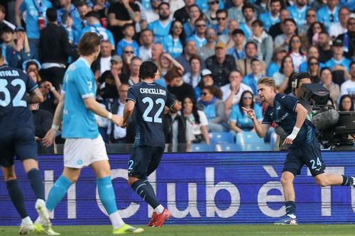 Napoli 'đầu hàng' trong cuộc đua vô địch Serie A