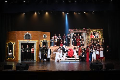 Ngỡ ngàng phiên bản GenZ của 'Romeo và Juliet' trên sân khấu nhạc kịch học đường