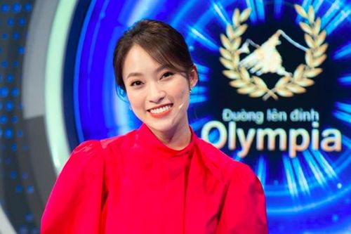 Profile 'cực xịn' của nữ MC VTV: Đỗ 4 trường đại học, có chị gái là phó giáo sư