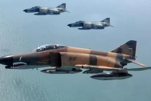 Chiến đấu cơ Iran tái xuất đầy ngạo nghễ trên bầu trời