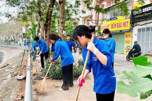 Tuổi trẻ phường Hoàng Mai ra quân vệ sinh môi trường, chỉnh trang mỹ quan đô thị