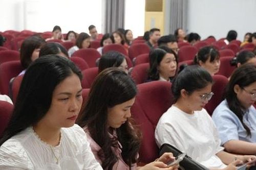 Phường Phú Diễn tập huấn AI cho 130 giáo viên THCS
